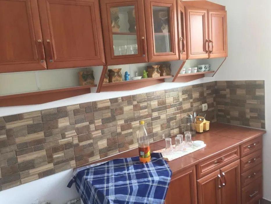 Apartament Marian Apartment โอร์โชวา ภายนอก รูปภาพ